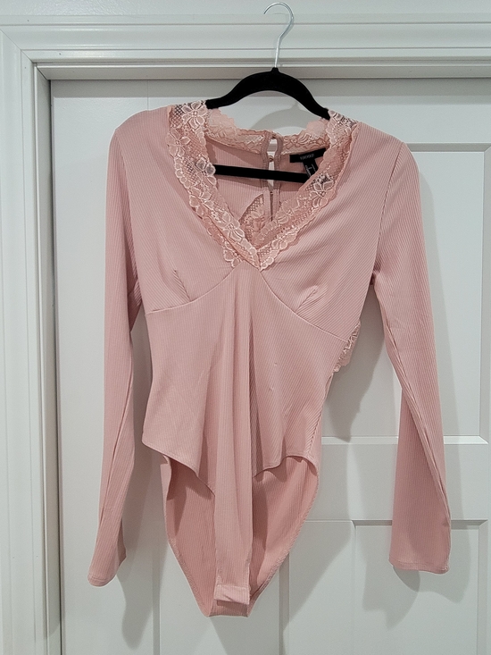 Forever 21 Tops - Forever 21 Dusty Pink Lace-Trim Ribbed Bodysuit Size Large